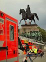 2 Denkmalkletterer hielten Feuerwehr und Polizei in Trapp Koeln Heumarkt P145